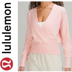 Lululemon Crossover Ribbed Waist Sweater
Heathered Dew Pink size 4